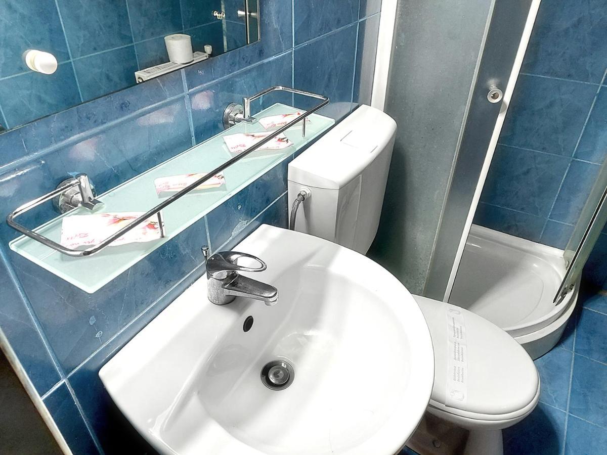 Floare De Colt Petrosani Hotell Exteriör bild