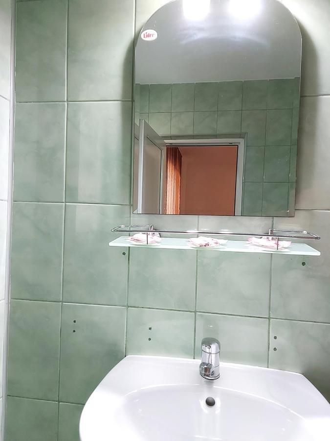 Floare De Colt Petrosani Hotell Exteriör bild